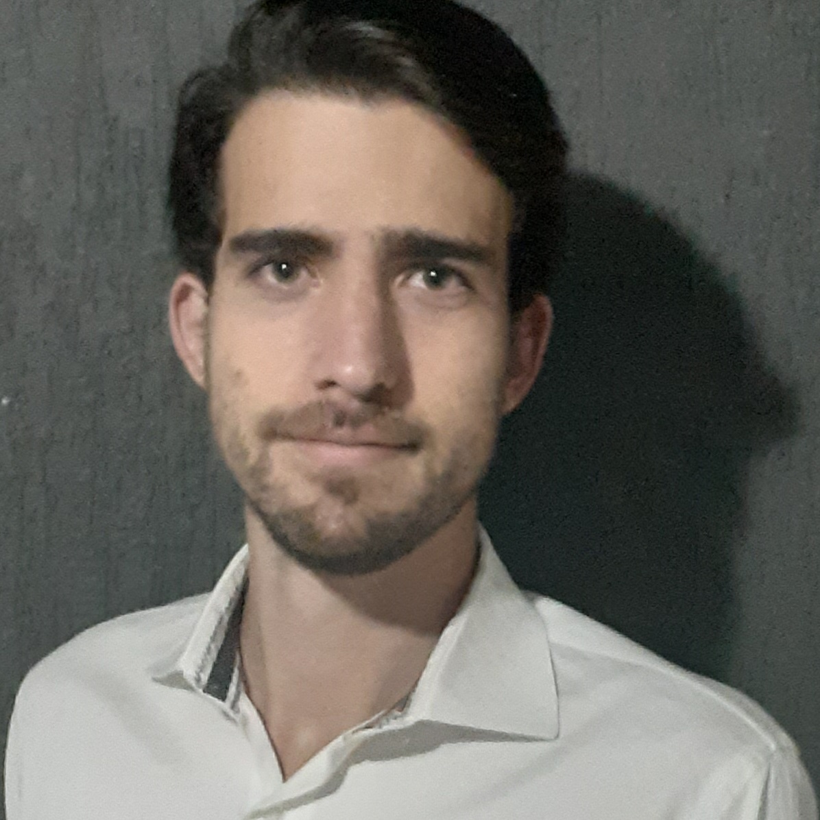 Vinicius's profile picture. He's with a white social shirt looking at the camera.